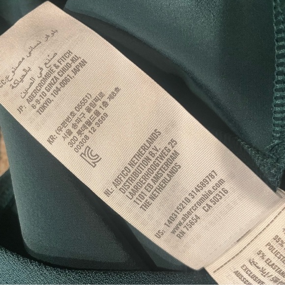 Abercrombie & Fitch Green Keyhole V-Neck Blouse Size Medium - Picture 3 of 6